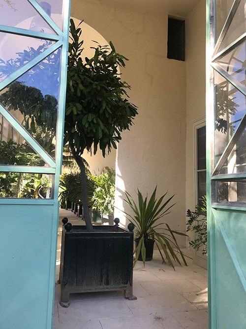 Entrée de la serre du jardin des plantes de Montpellier