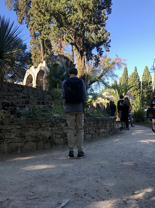 Etudiant de Design Graphique de l'ESMA découvrant le jardin des plantes de Montpellier