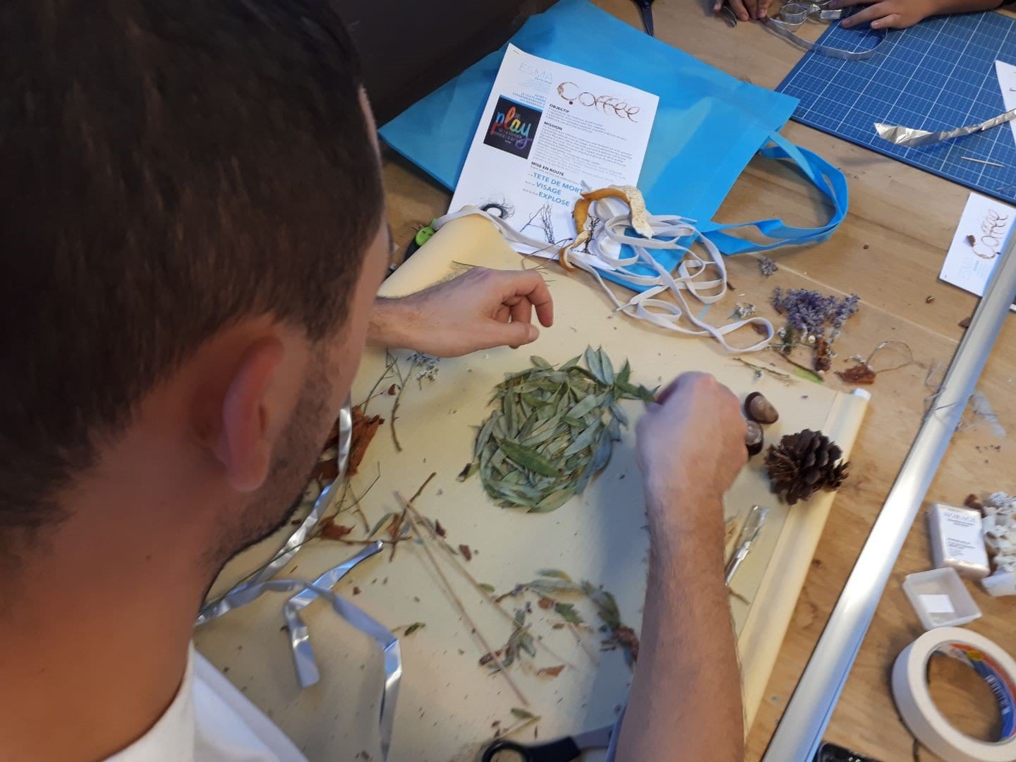 Etudiant en cours expression plastique esma lyon