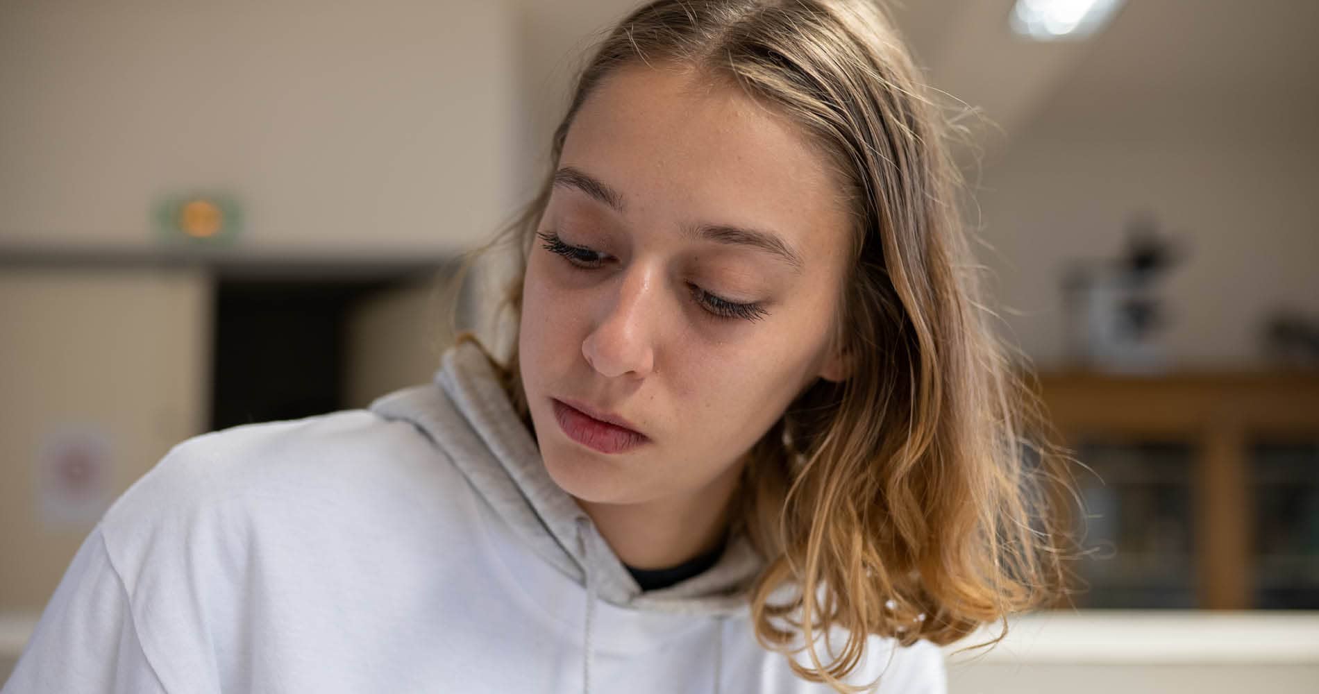 Éléonore Deigers, étudiante en Design Graphique à l'ESMA Montpellier, travaillant au Ocean hackathon de Sète