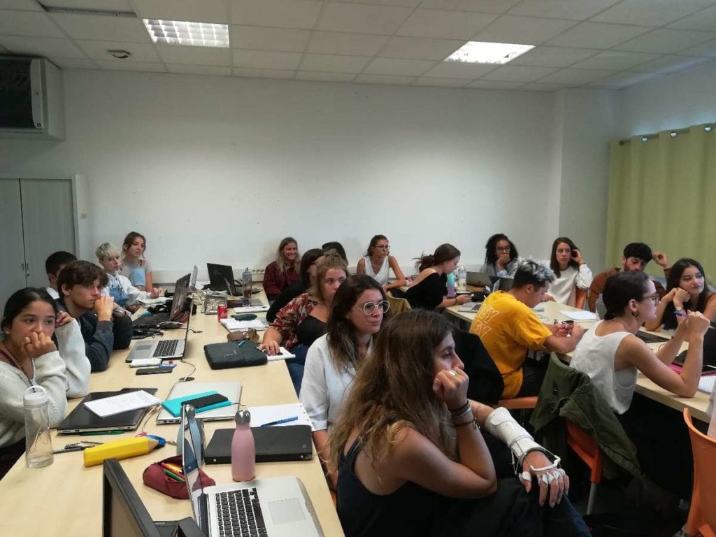 étudiants ESMA mastère design et stratégie digitale en cours