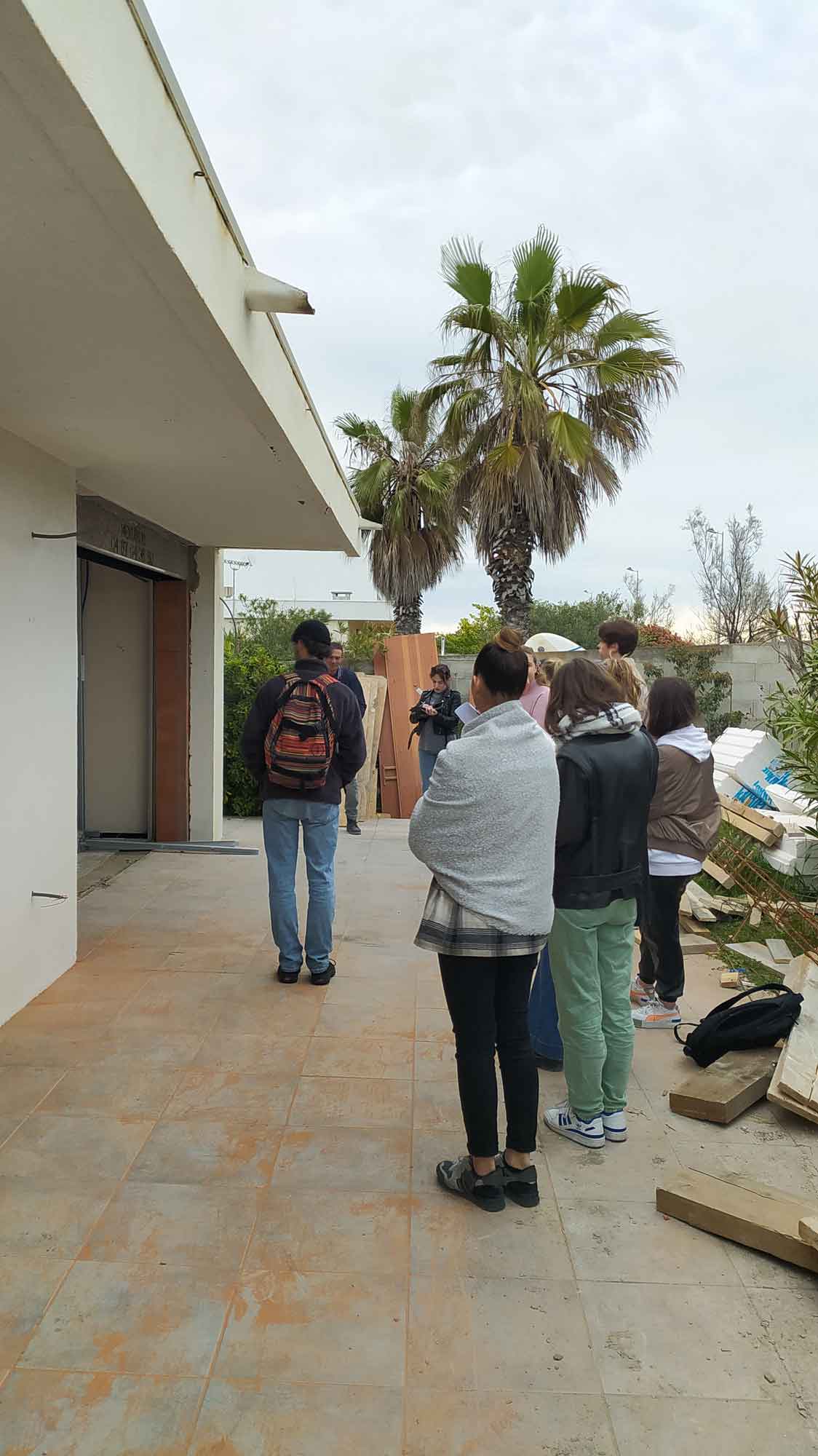 étudiants de design d'espace en visite de chantier