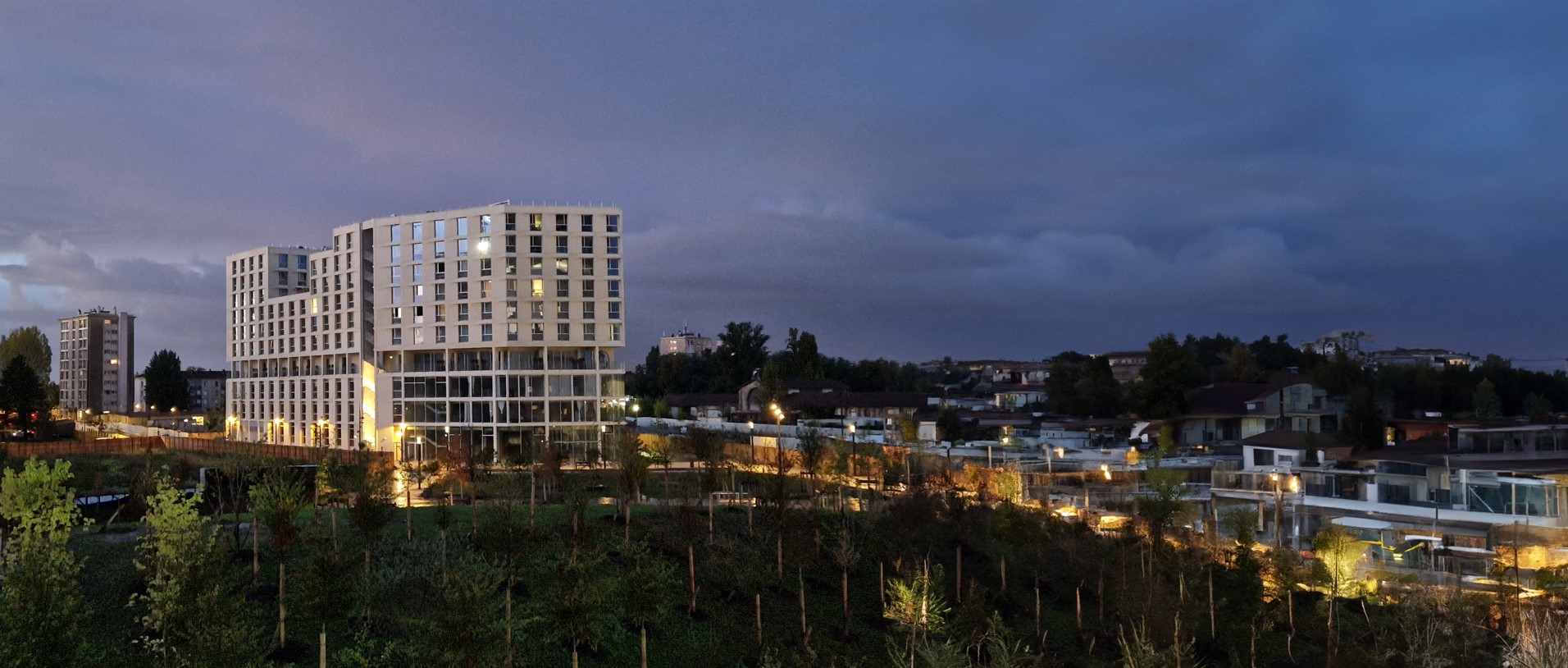 campus de bordeaux by night