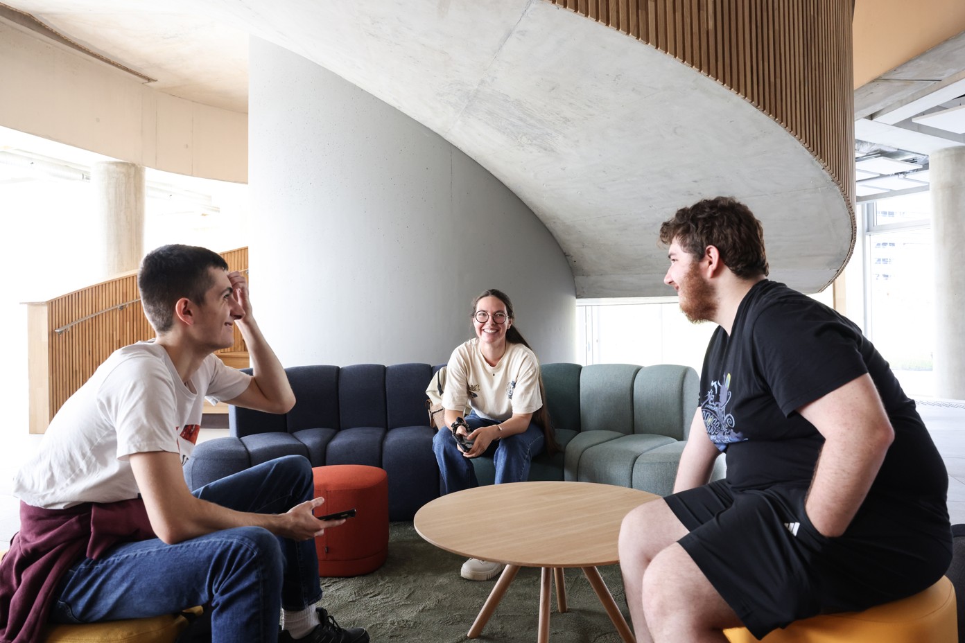 étudiants dans le campus de bordeaux