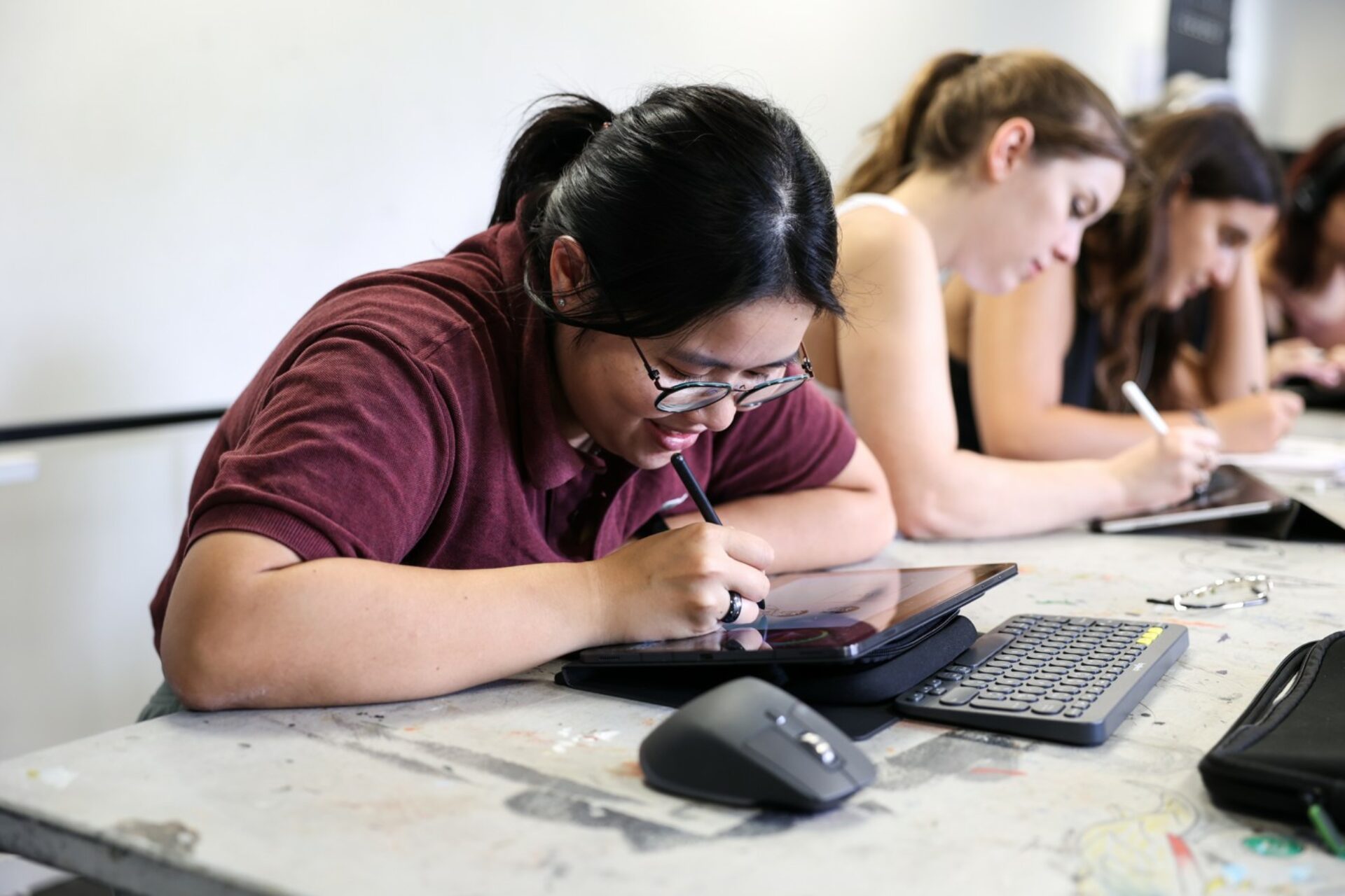personne en train d'apprendre à réaliser un portfolio